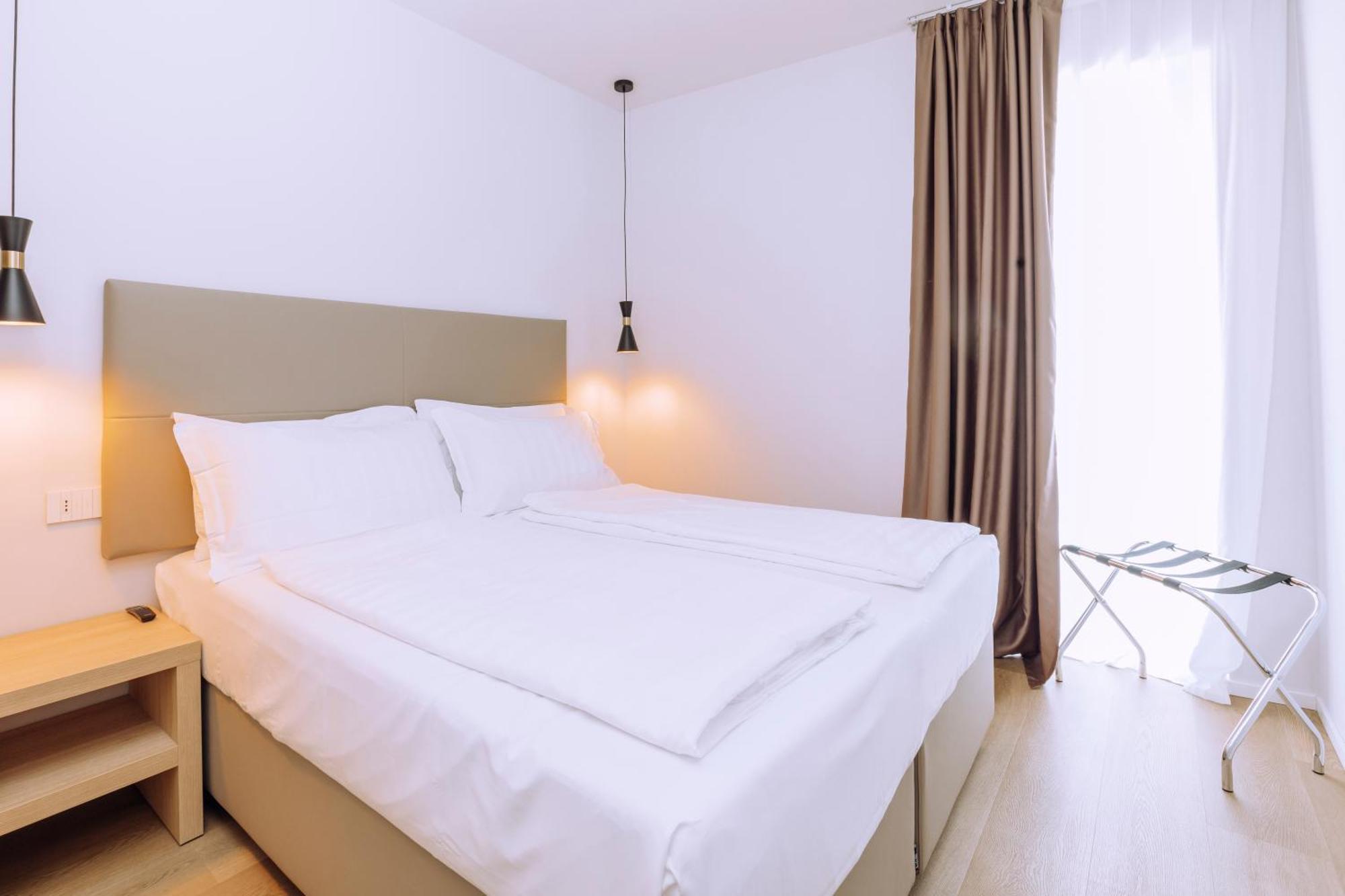 Ah Porticcioli Boutique Apartments San Felice del Benaco Bagian luar foto