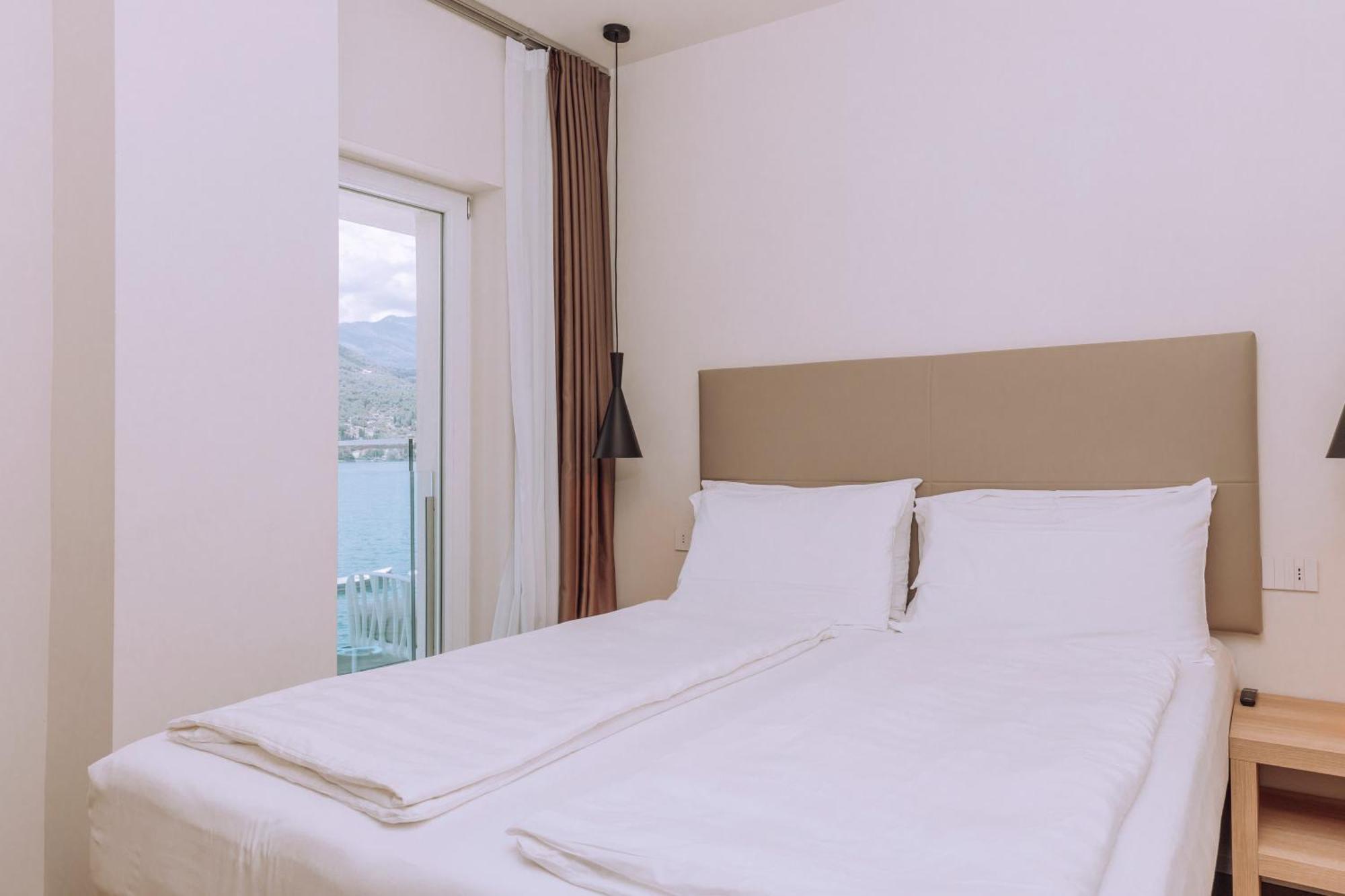 Ah Porticcioli Boutique Apartments San Felice del Benaco Bagian luar foto