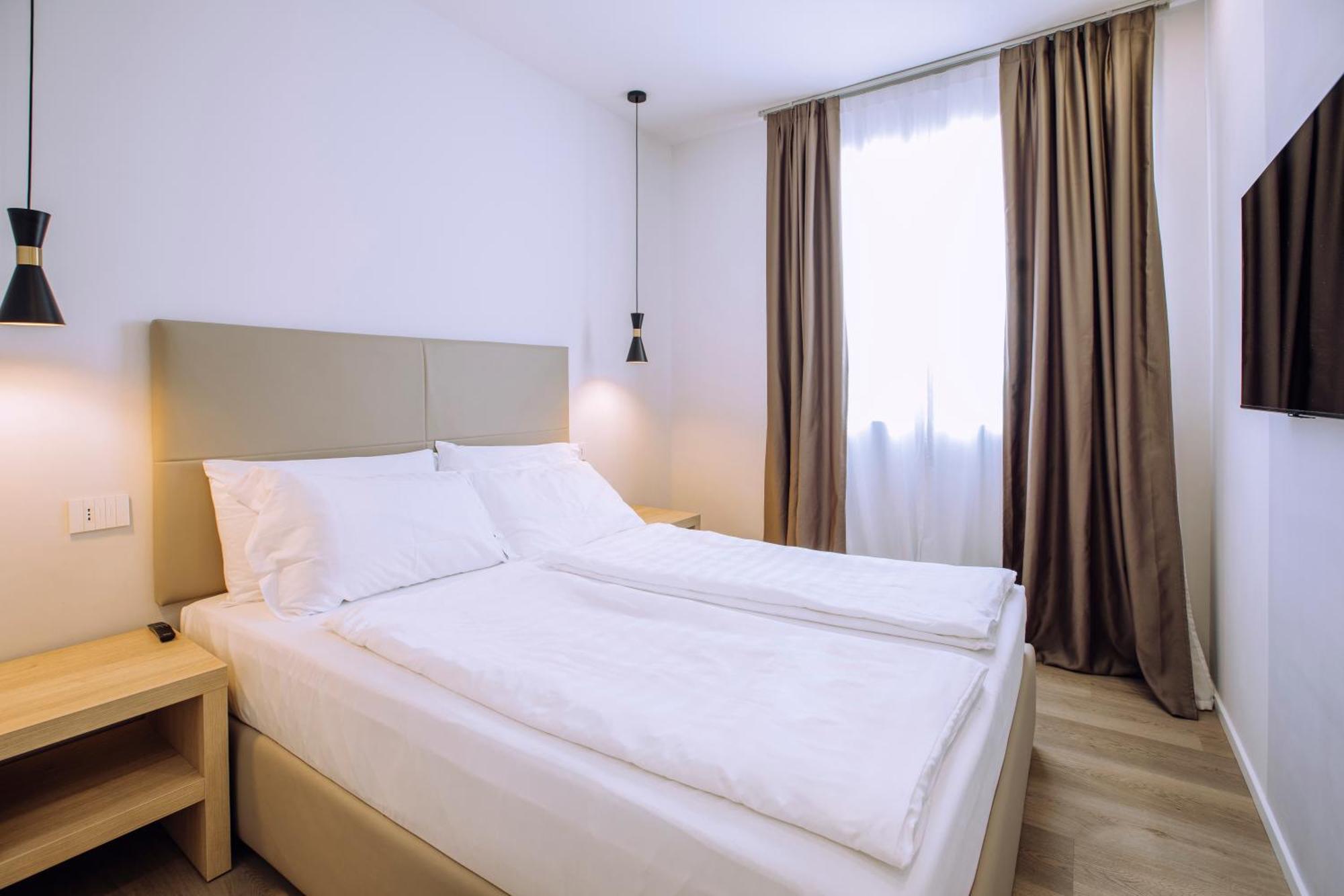 Ah Porticcioli Boutique Apartments San Felice del Benaco Bagian luar foto
