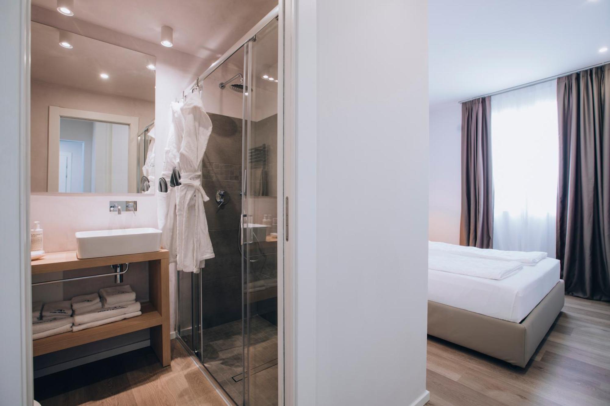 Ah Porticcioli Boutique Apartments San Felice del Benaco Bagian luar foto
