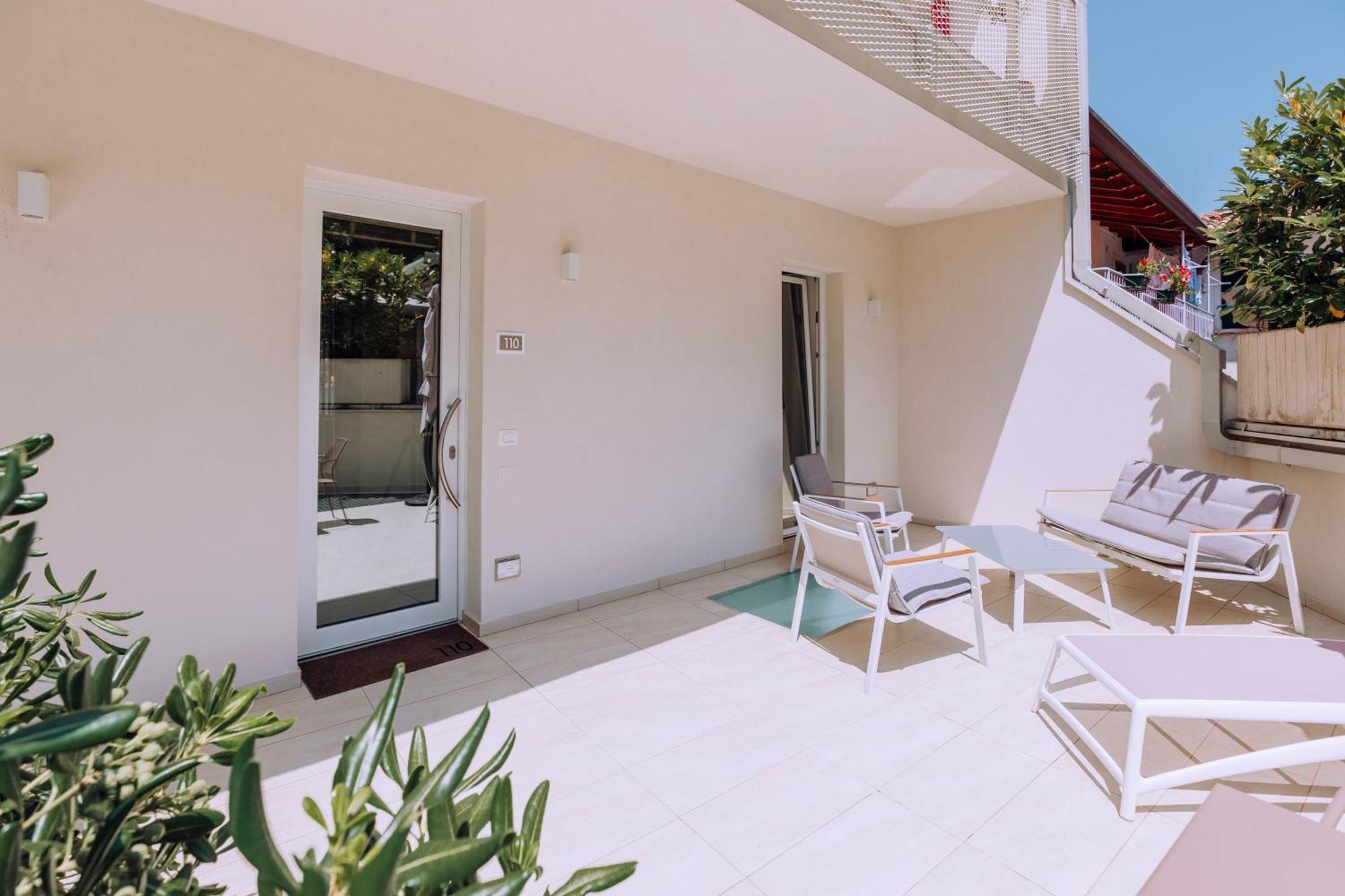 Ah Porticcioli Boutique Apartments San Felice del Benaco Bagian luar foto