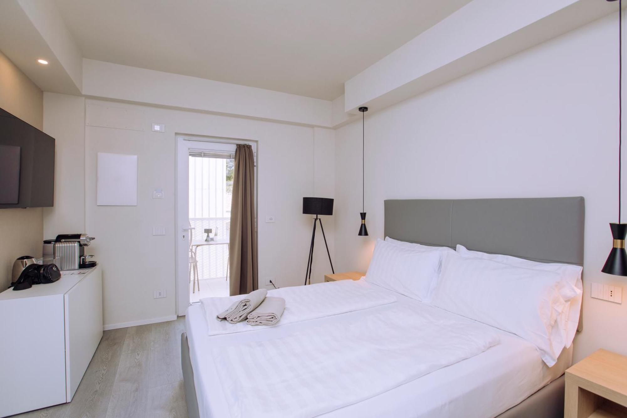 Ah Porticcioli Boutique Apartments San Felice del Benaco Bagian luar foto