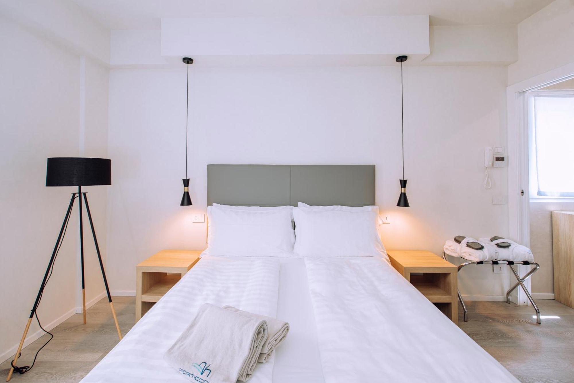 Ah Porticcioli Boutique Apartments San Felice del Benaco Bagian luar foto