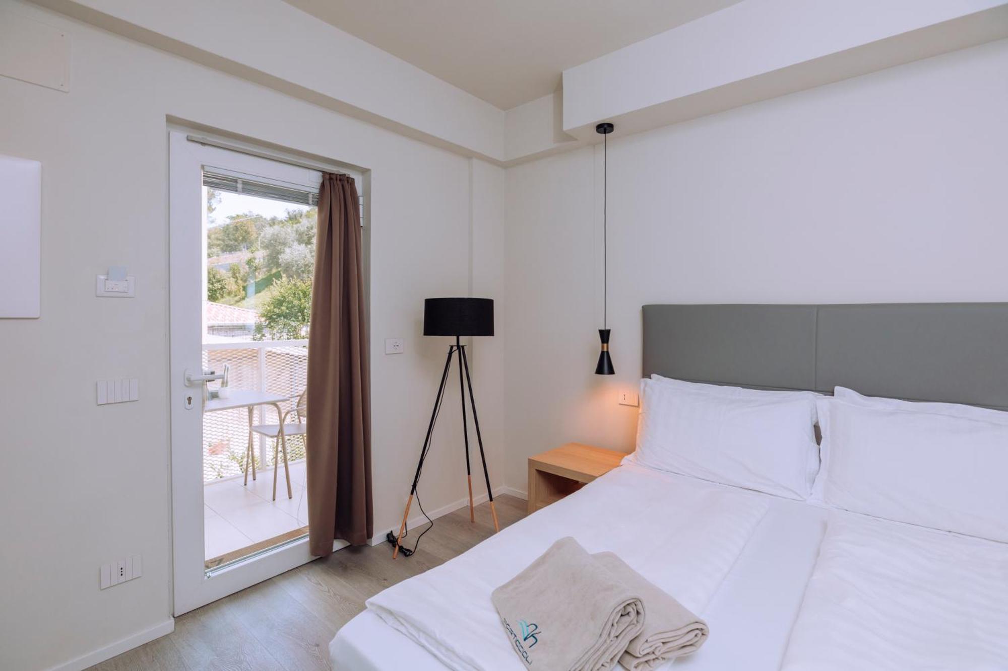 Ah Porticcioli Boutique Apartments San Felice del Benaco Bagian luar foto